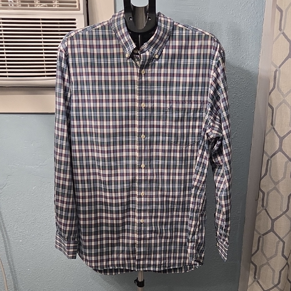 Nautica Classic Checkered Men's Button-Down Shirt